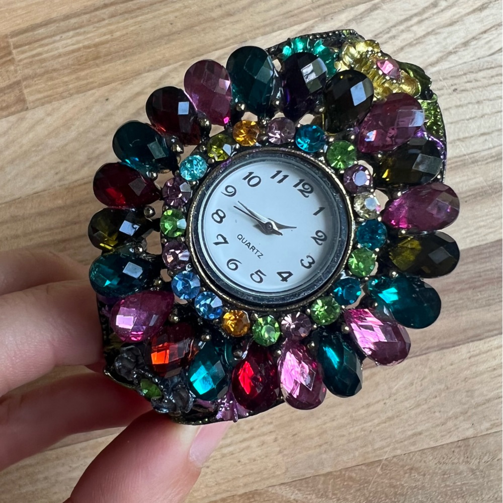 Rhinestone vintage style floral bangle ladies Watch bracelet NEW BATTERY